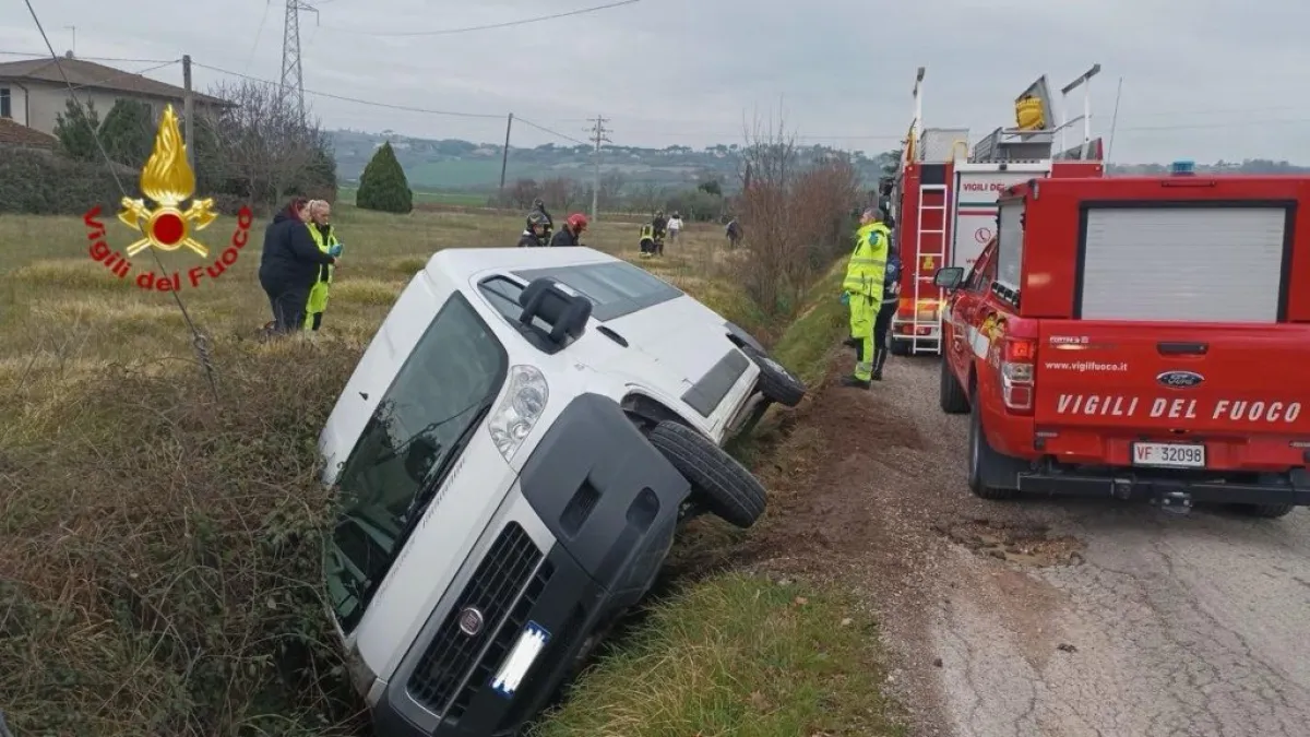 Incidente a Deruta, si ribalta un pulmino adibito al trasporto disabili. Tutti illesi