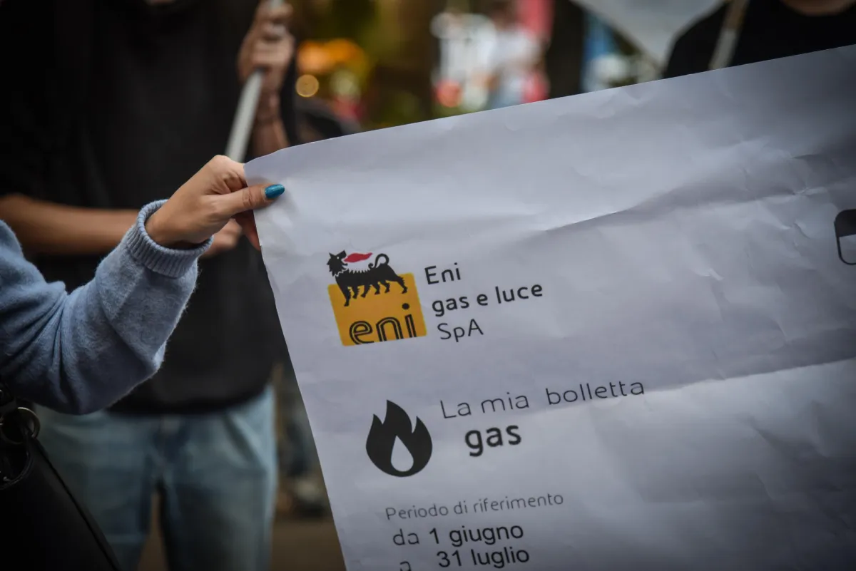 Caro bollette, in Umbria 80 euro in più su luce e gas: tutti i rincari