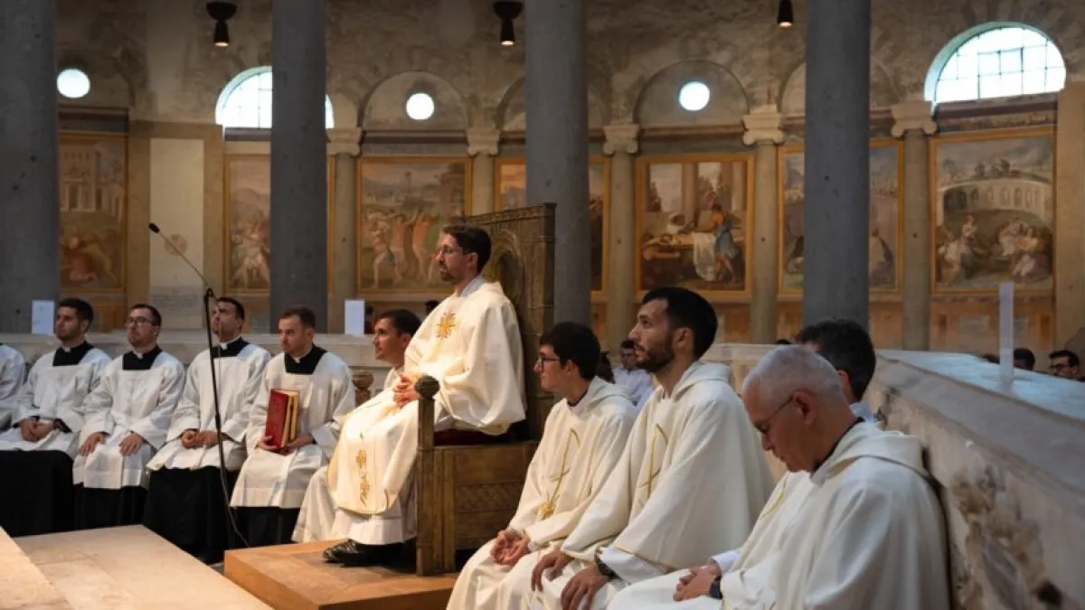 Da dottore in Fisica a sacerdote: a Gualdo Tadino la prima messa di don Simone Moretti, ex professore universitario
