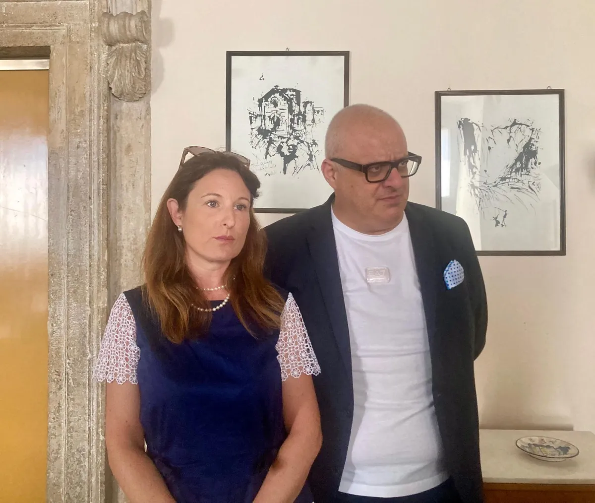 Donna aggredisce i vicini a Borgo Bovio: portata in ospedale per accertamenti, è stata dimessa. Corridore e Altamura chiedono interventi urgenti all'Asl