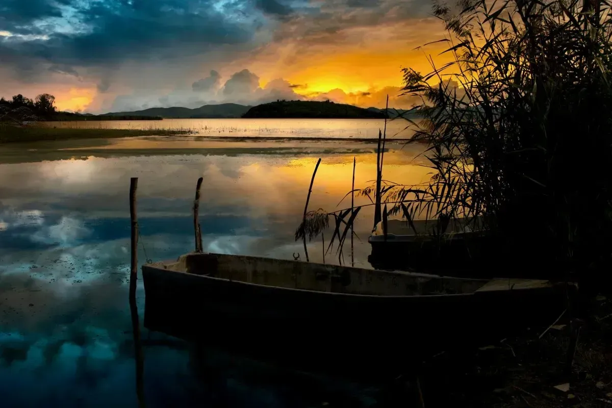 Tramonti e calici sul Trasimeno: gli indirizzi perfetti per un aperitivo con vista sul lago
