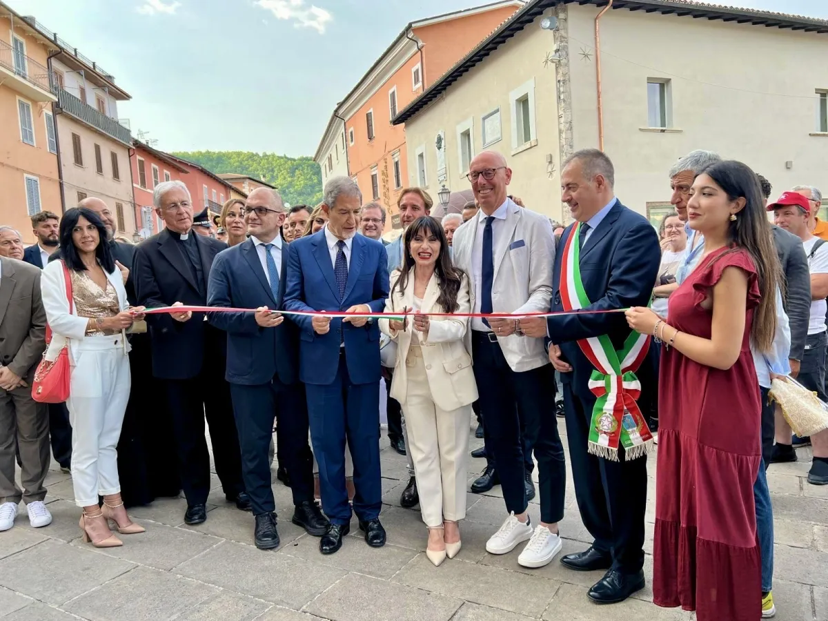 Cascia, la rinascita ha due volti: la città riparte con Palazzo Comunale e Chiesa di San Francesco, simboli ricostruiti dopo il sisma