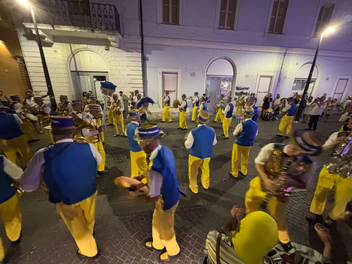 Shopping Night Terni 2025, centro gremito e negozi raddoppiati: i saldi estivi partono col botto