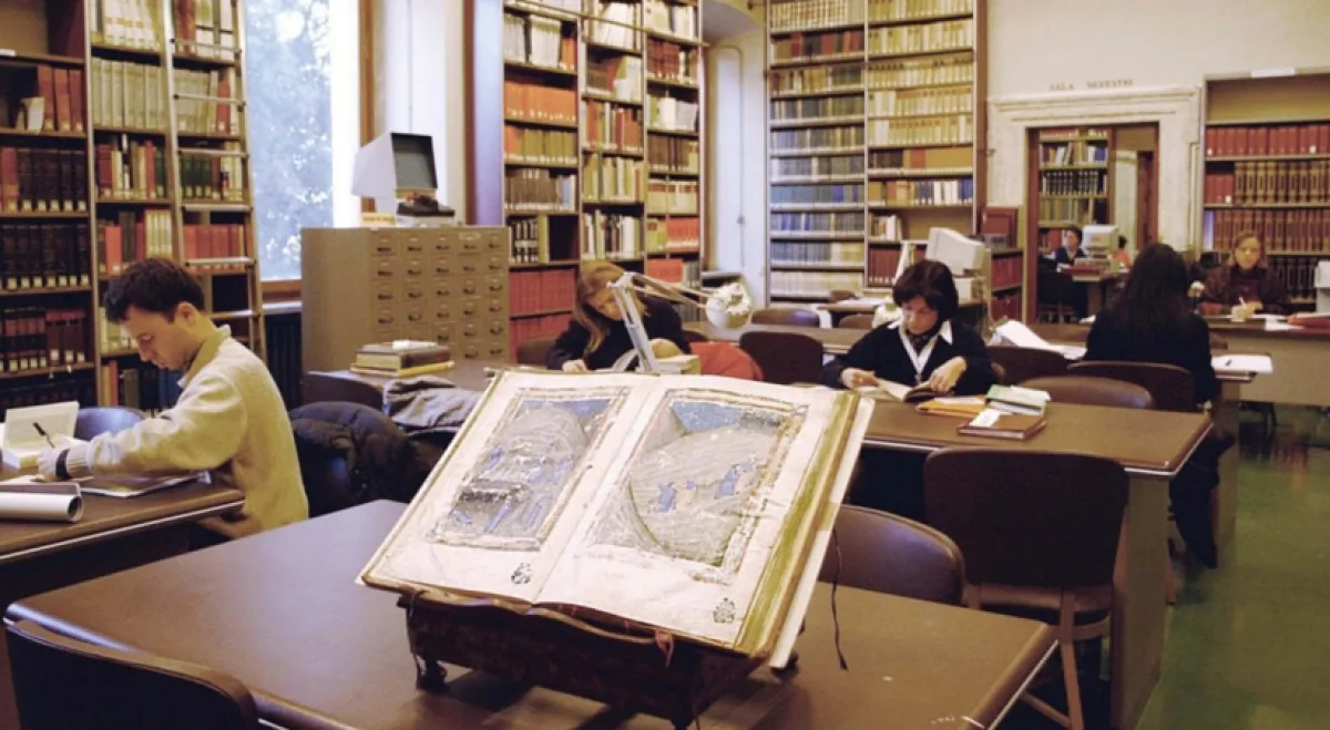 Stanze del sapere: le biblioteche storiche dell’Umbria dove passato e presente dialogano tra volumi preziosi
