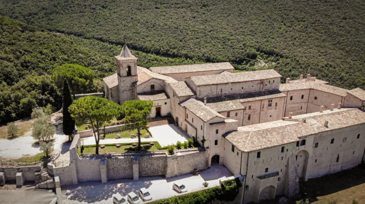Conventi, abbazie e santuari: le meraviglie dell’Umbria sacra da scoprire tra silenzi e affreschi