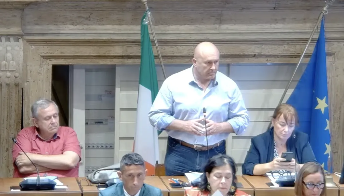 Report, l'area della clinica e le nuove accuse di conflitto d'interessi: Bandecchi contrattacca e minaccia querele