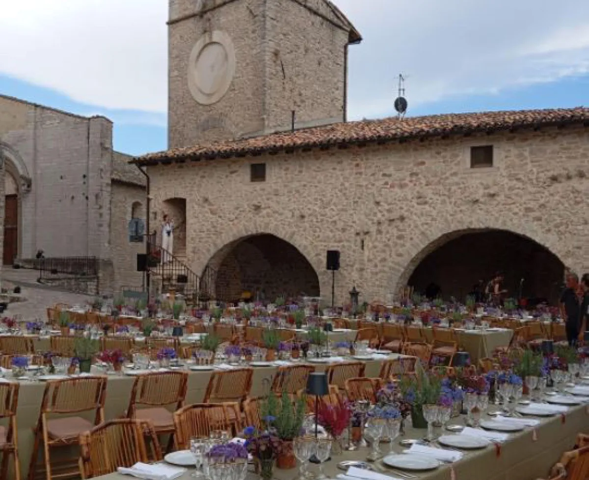 Affittano un paese e si sposano a Monteleone di Spoleto, come Bezos 