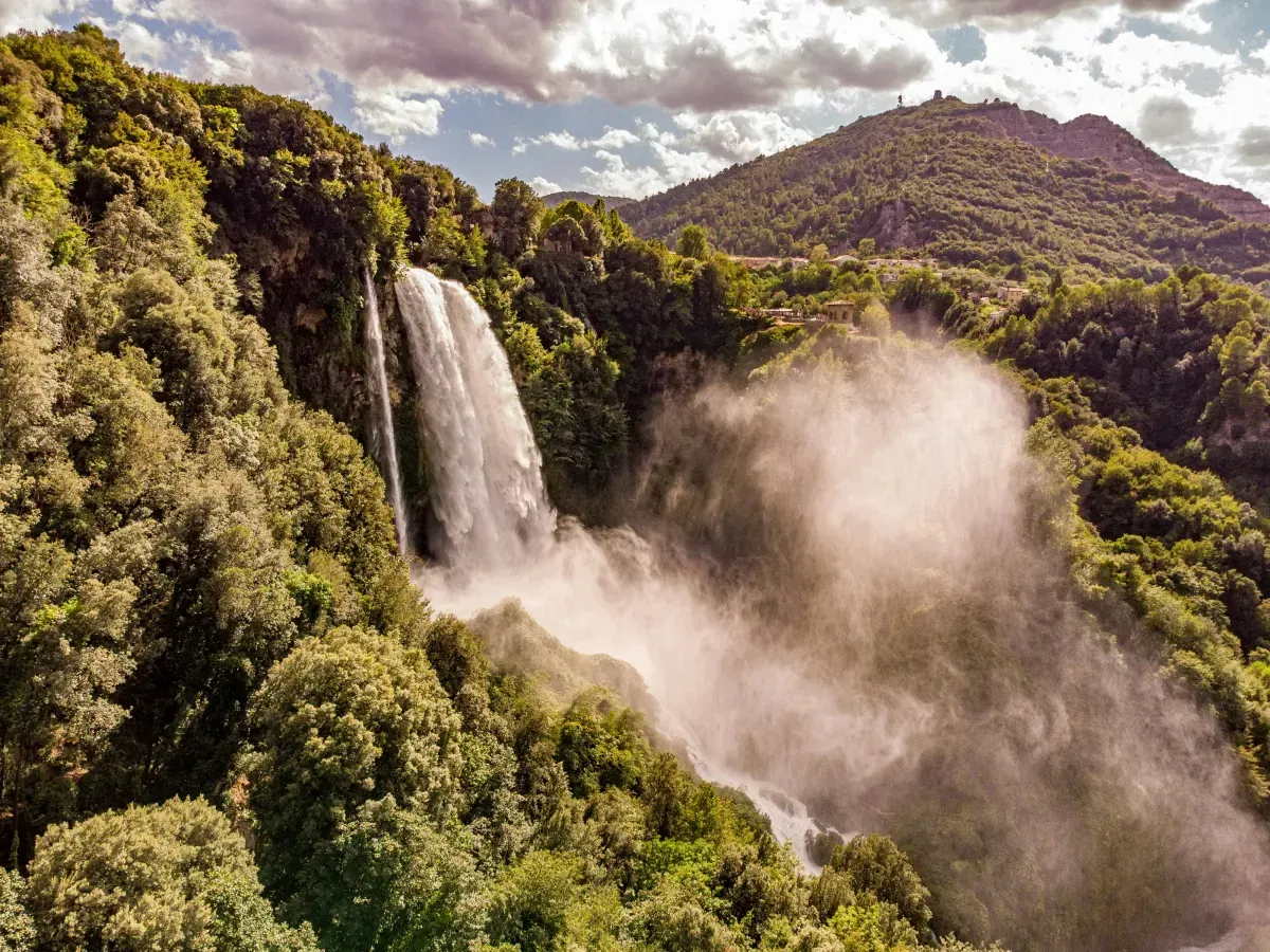 L'Umbria degli artisti: luoghi, storie e opere che hanno reso immortale il cuore verde d'Italia