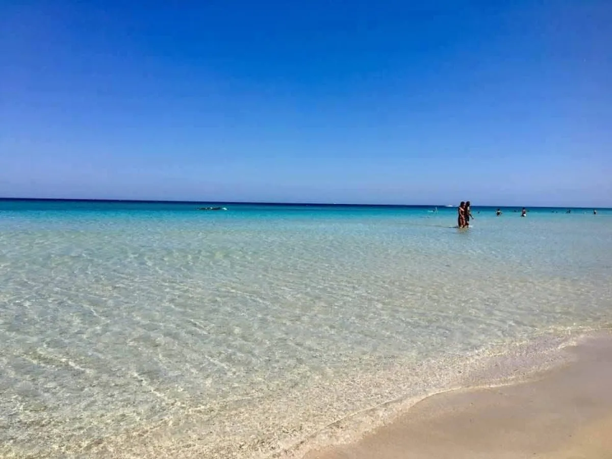 Salento, turisti di Assisi e Udine rischiano di annegare: salvati da 3 giovani bagnini