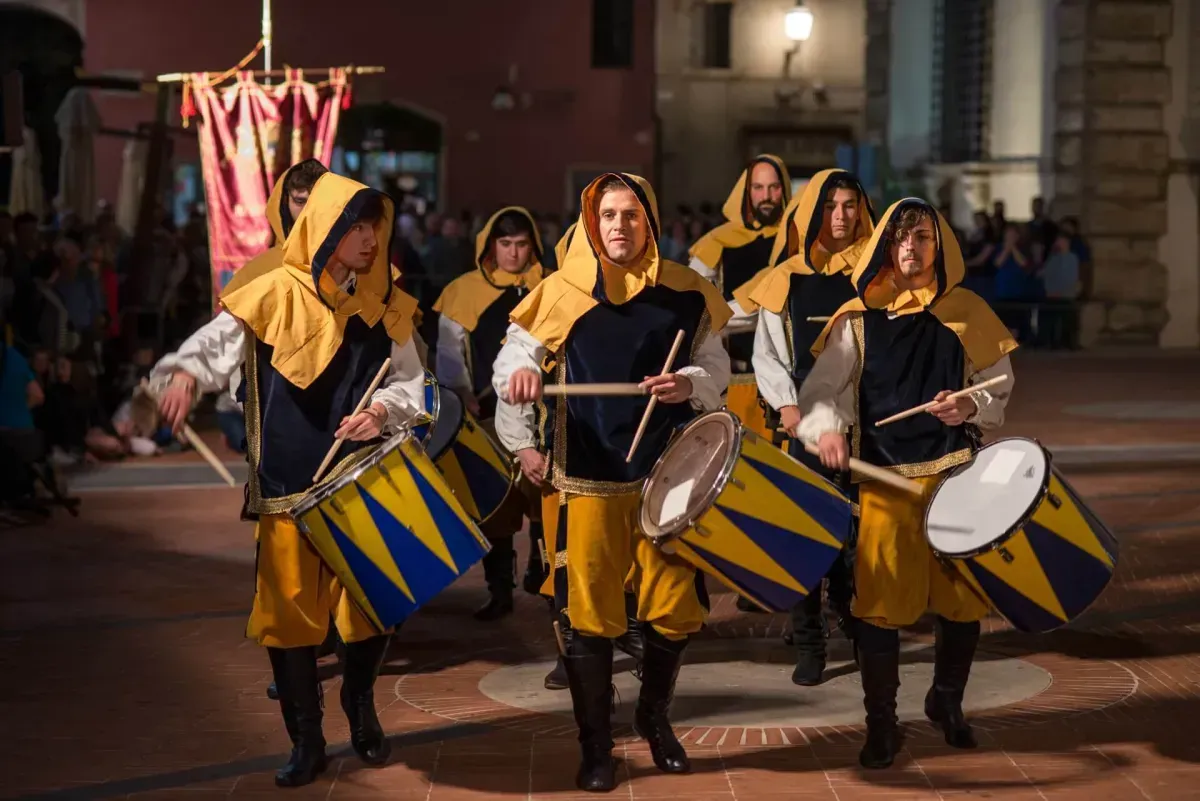 Il folklore d’estate in Umbria: un itinerario tra i suoni, i colori e le emozioni delle feste popolari di luglio