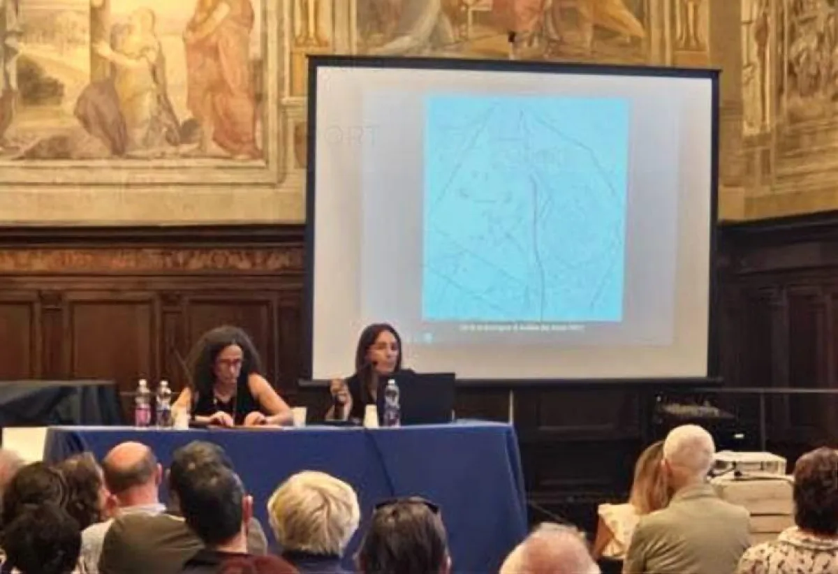 Scoperto un quadriportico accanto al Teatro Romano di Gubbio: la rivelazione di Ilaria Venanzoni e Laura Cerri