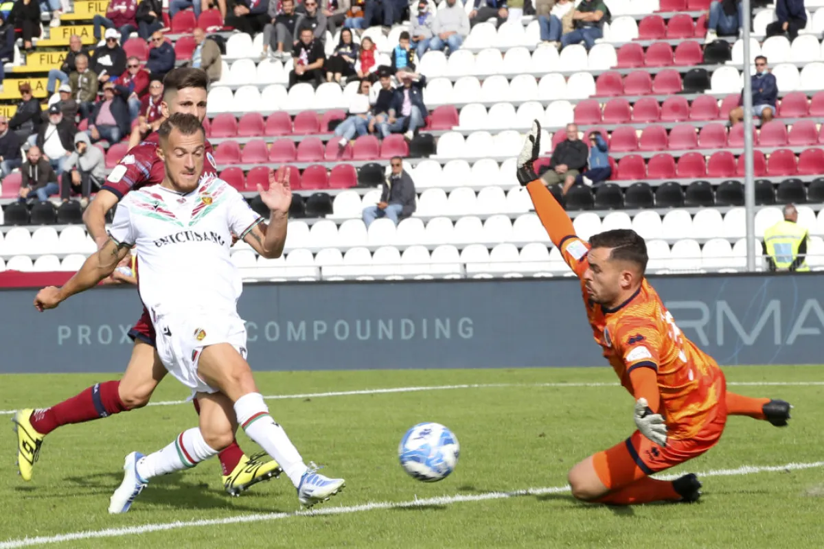 Ternana, il Trapani insiste per Donnarumma: ecco le parole del presidente Antonini
