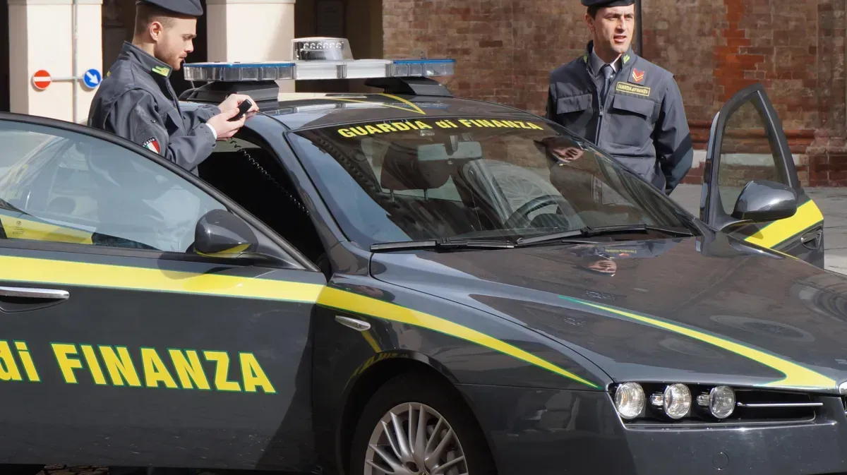 Gasolio non conforme, GdF sequestra 70mila litri di carburante in un deposito a Terni