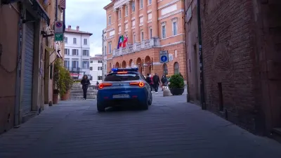 Foligno, minaccia la moglie e aggredisce i poliziotti: 33enne arrestato