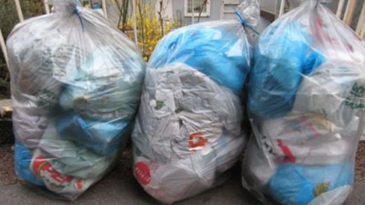 Sacchetti trasparenti per i rifiuti: a Gualdo Tadino violata la privacy dei cittadini secondo il Garante