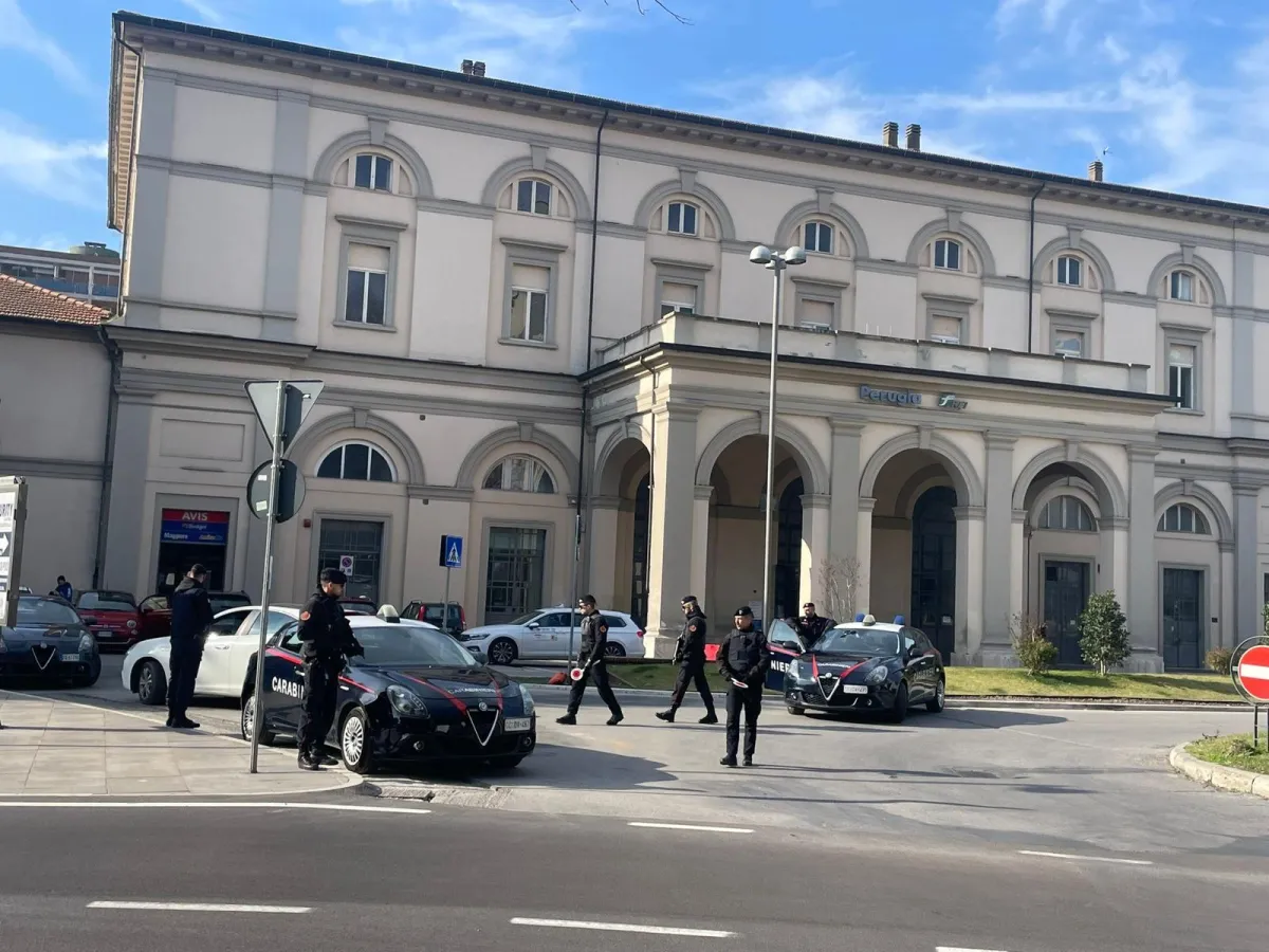 Fontivegge, rissa a bottigliate: 5 persone arrestate dai Carabinieri