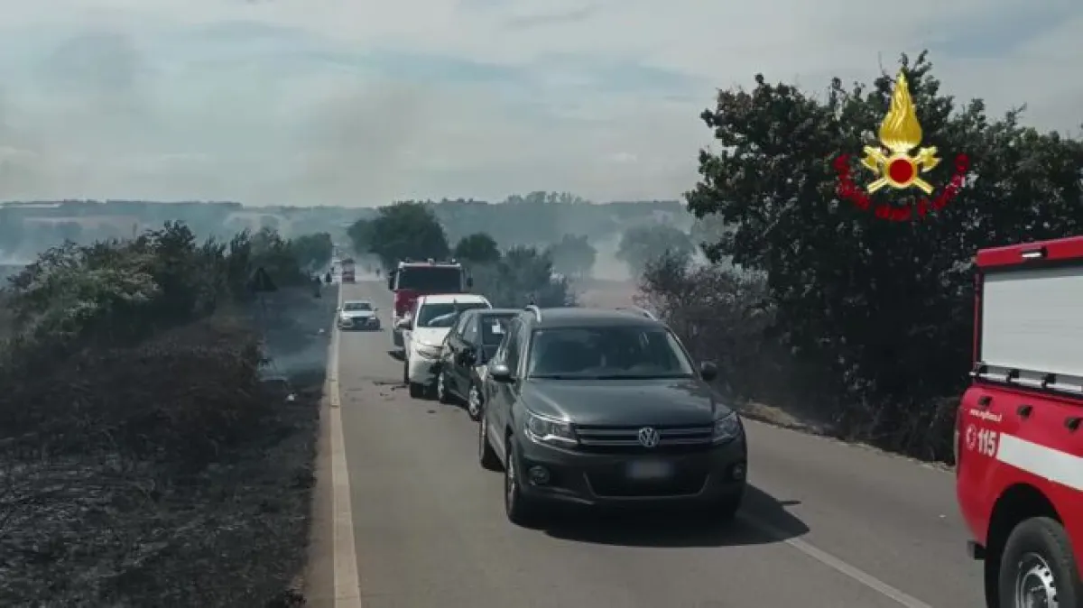 San Martino in Colle, incendio della vegetazione e incidente fra 4 auto: nessun ferito e maxi dispiegamento dei Vigili del Fuoco