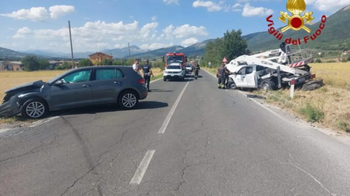 Gualdo Tadino, incidente stradale sulla Flaminia: due feriti