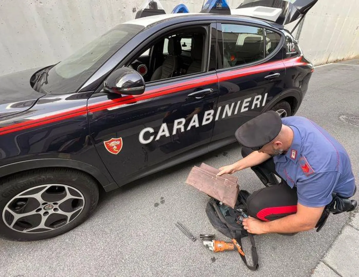 Terni, rubava grondaie di rame in una scuola: arrestato 20enne