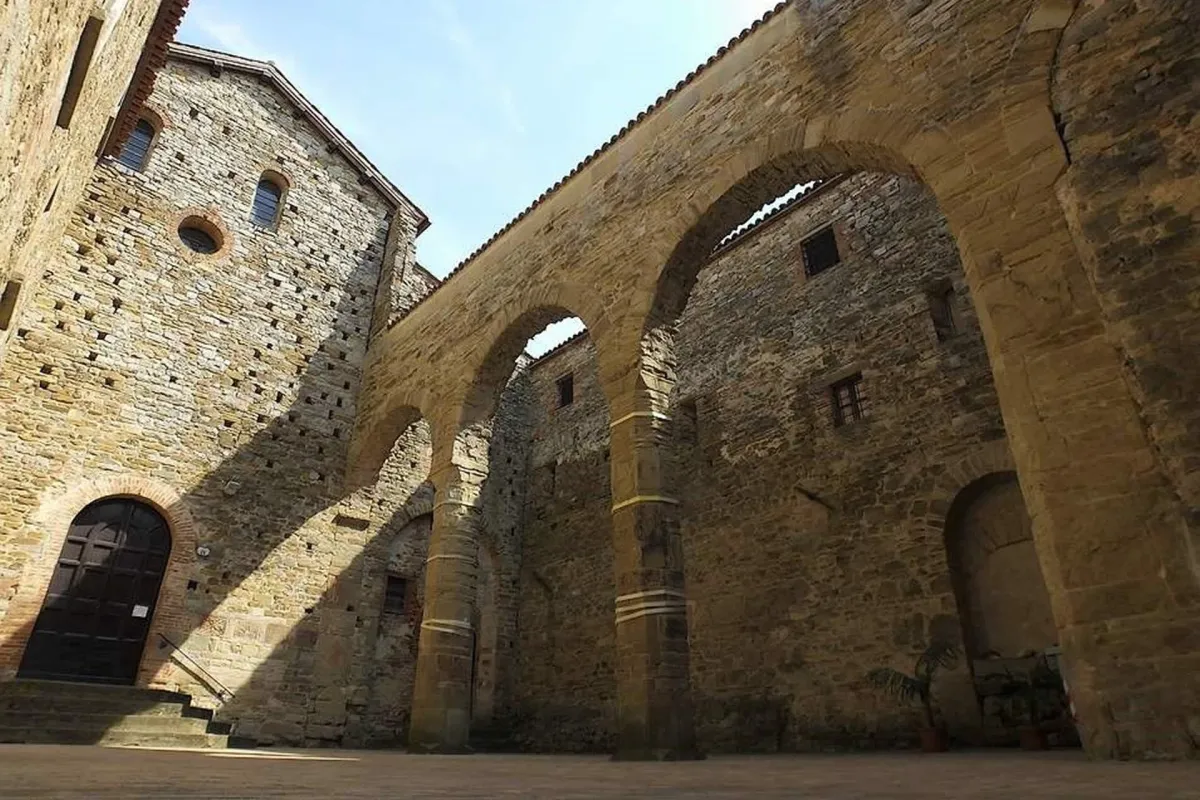 Rocche, monasteri e meraviglie: un itinerario tra gli edifici storici più affascinanti dell’Umbria
