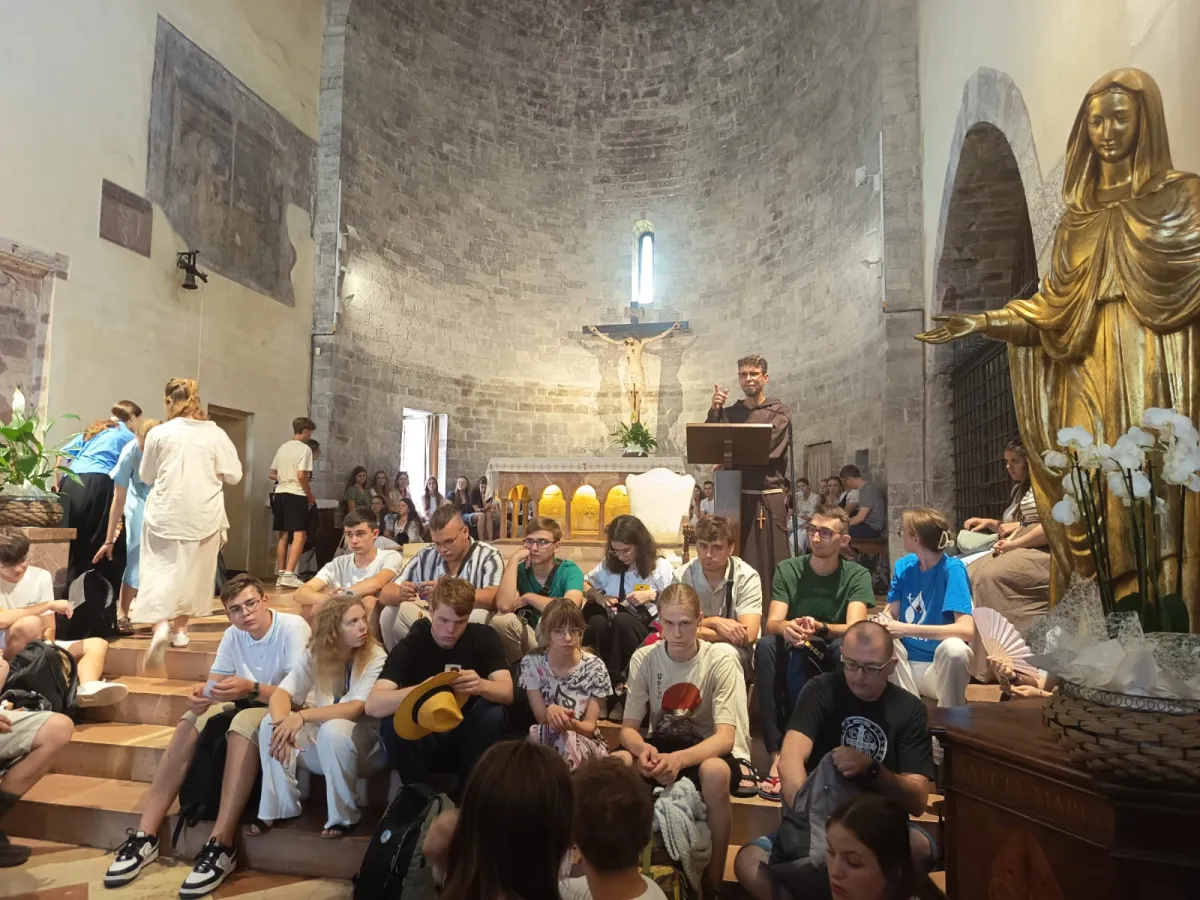 Fede, accoglienza e fraternità: l’Umbria apre le sue porte a 9.000 giovani pellegrini in cammino verso Roma per il Giubileo