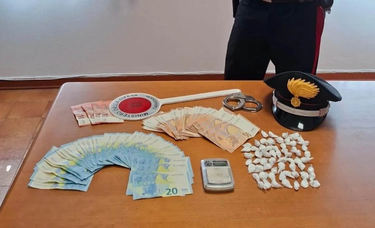 Terni, arrestato 25enne albanese in soggiorno turistico: sequestrate 62 dosi di cocaina e 3.000 euro