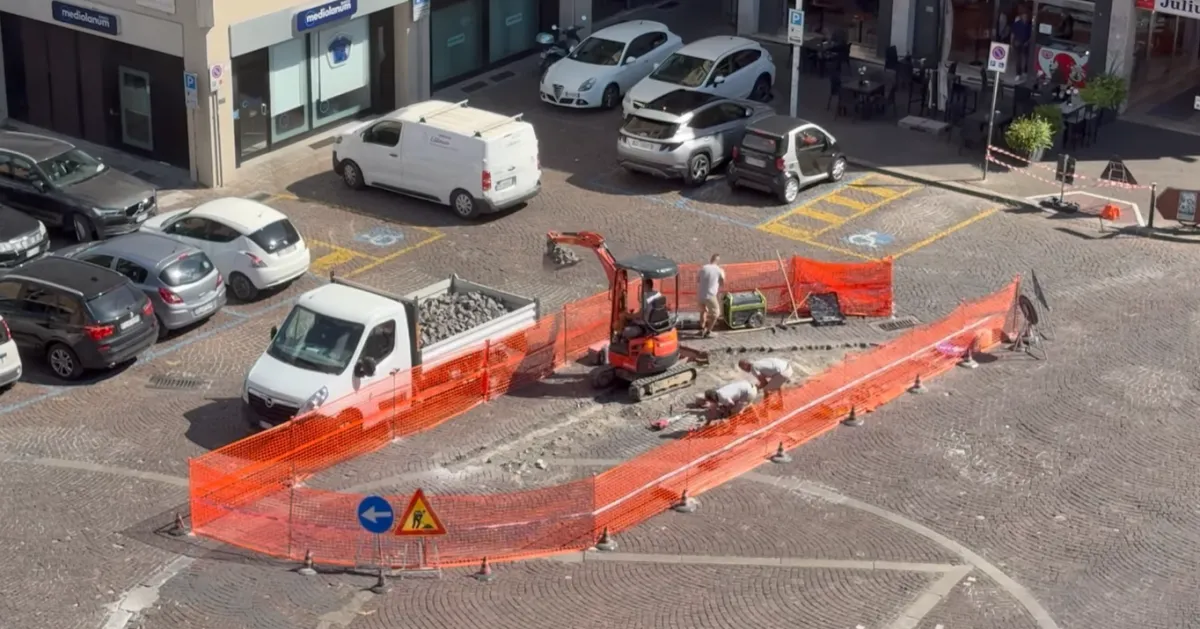 Novità in Piazza Ridolfi a Terni. Via il vecchio attraversamento: arrivano due isole pedonali e nuovi parcheggi gratuiti a tempo