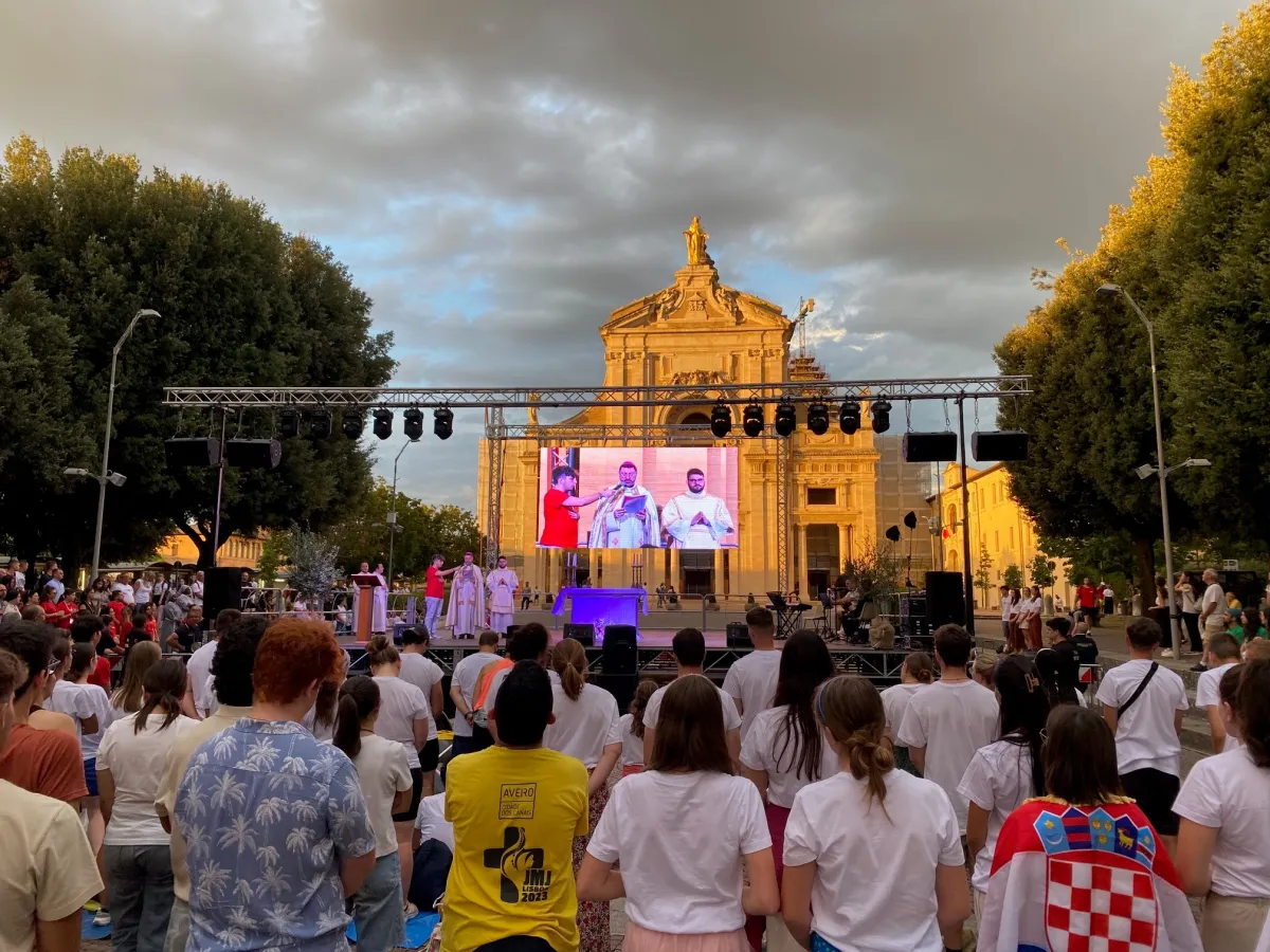 Accolti oltre duemila giovani pellegrini in Umbria prima del Giubileo: il grazie della Chiesa alle famiglie umbre