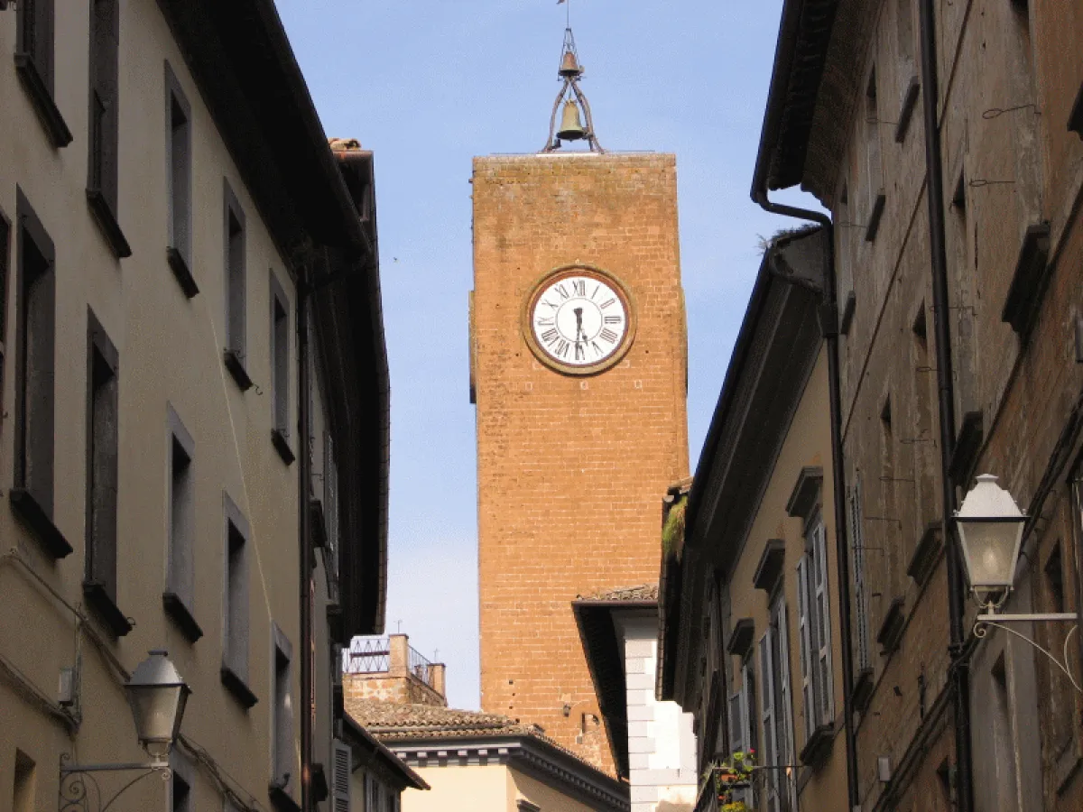Antiche torri dell’Umbria: dalle vette dei campanili romanici ai bastioni di guardia medievali, un itinerario tra le strutture che hanno sorvegliato il tempo e i confini
