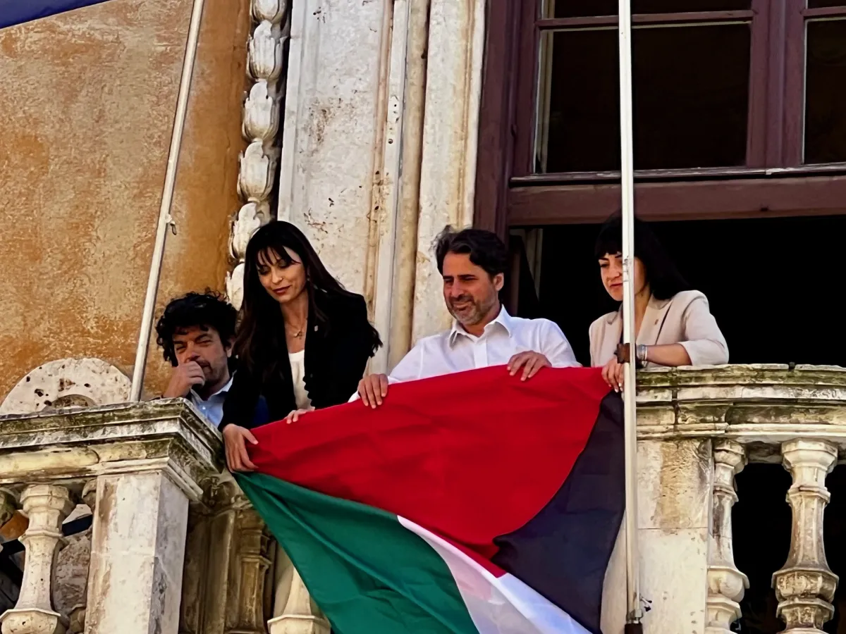 La bandiera della Palestina esposta a Palazzo Donini. La Regione Umbria vicina al popolo palestinese