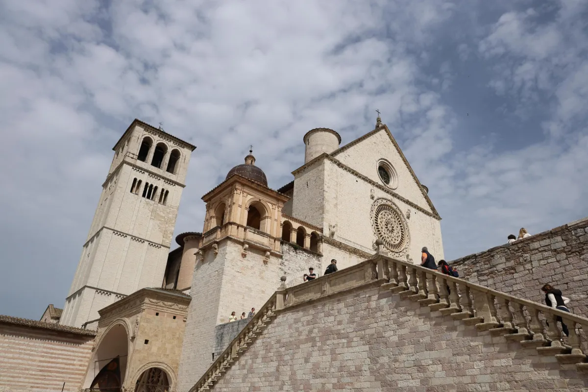 Assisi si unisce al ricordo di Hiroshima: 80 anni dopo, la campana delle Laudi risuona in memoria delle vittime della bomba atomica