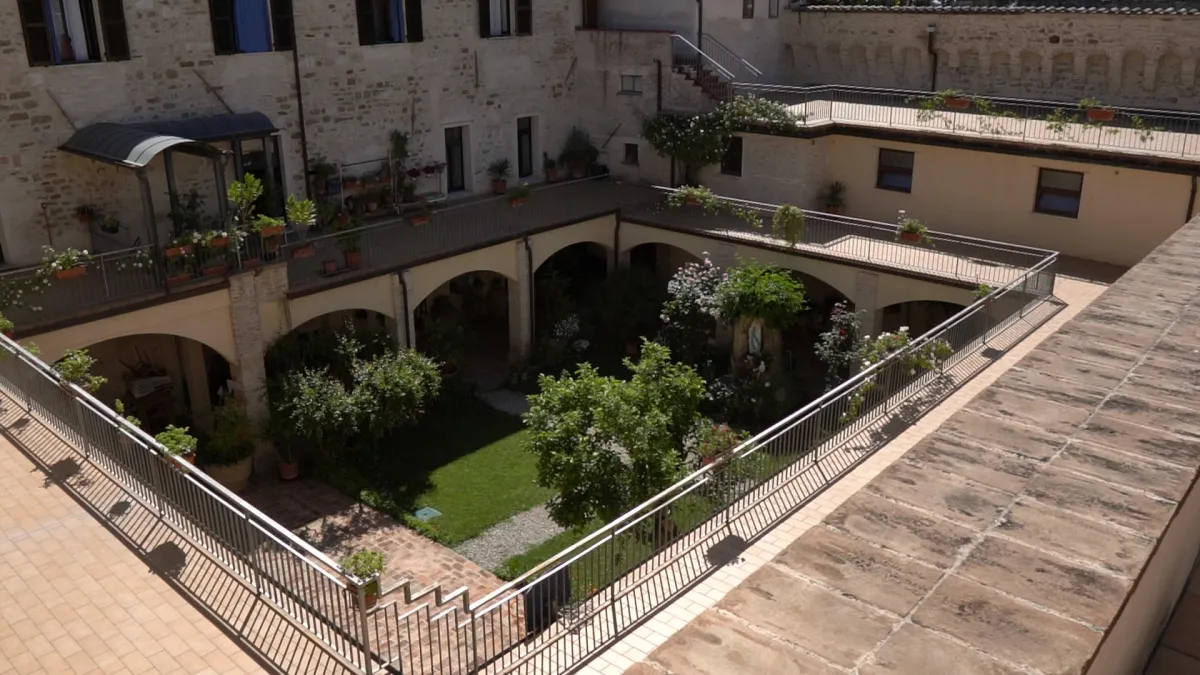 L’Umbria dei monasteri: un viaggio tra architetture solenni, vita monastica e spiritualità millenaria