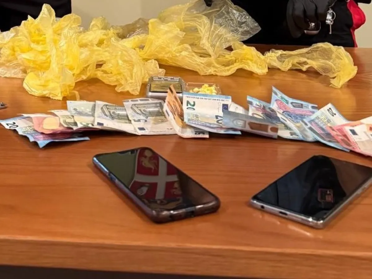 Ferro di Cavallo, arrestato pusher con 12 dosi di cocaina pronte per lo spaccio