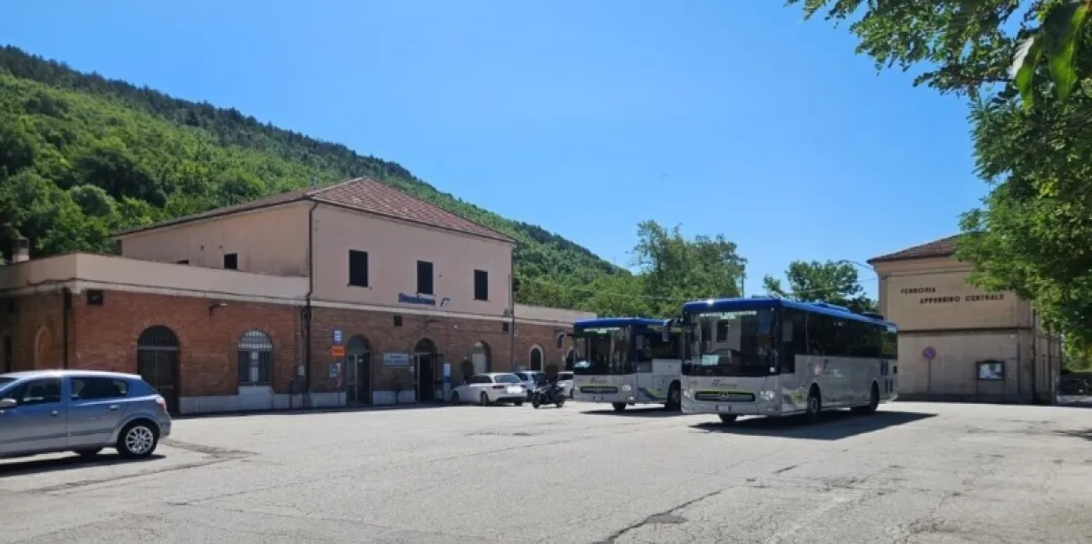 Lavori sulla linea ferroviaria: dal 6 agosto al 6 settembre servizio bus sostitutivo a Fossato di Vico e modifiche per treni regionali, Intercity e Frecciargento