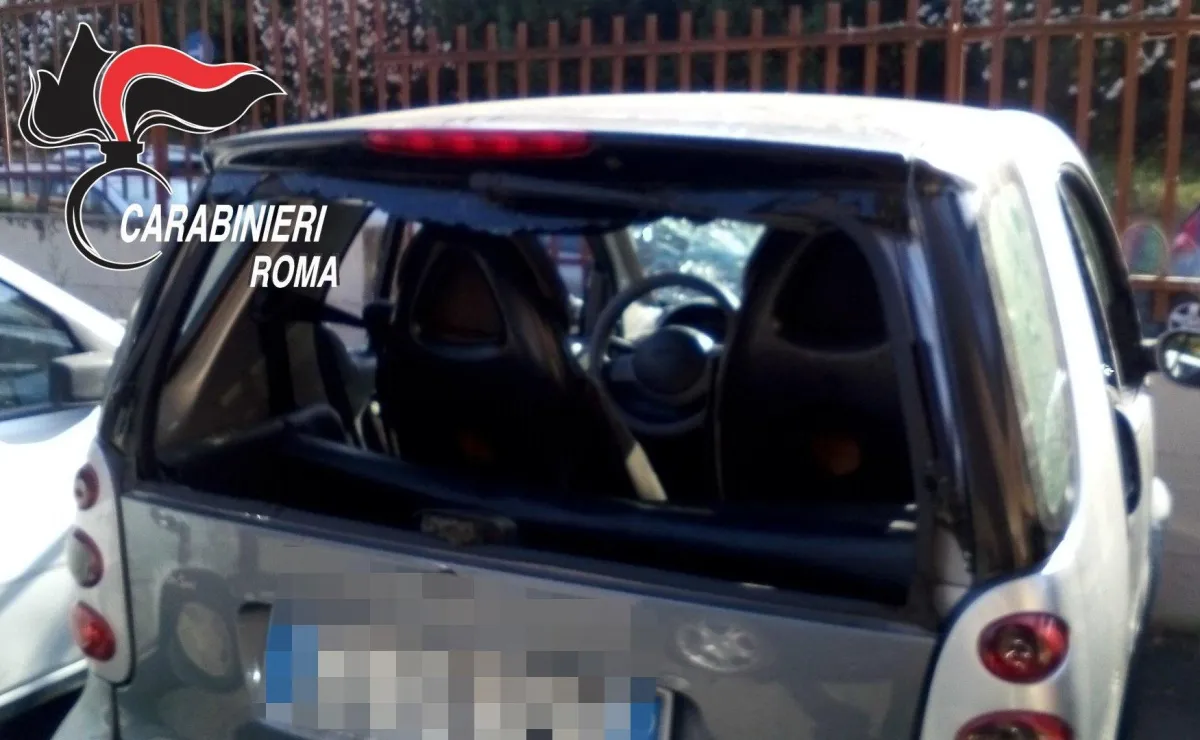 Perugia, vandali devastano cinque auto in centro nella notte: scattano le indagini