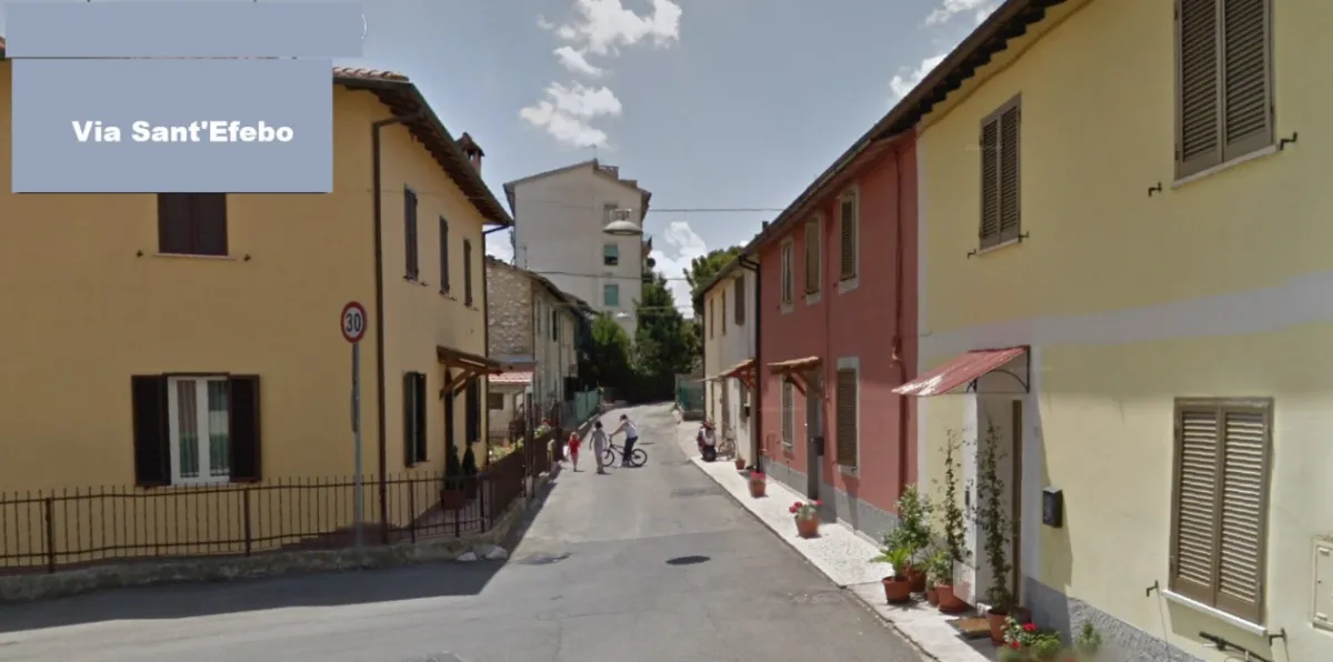 Terni, i residenti di via Sant’Efebo consegnano la petizione: “Traffico e inquinamento, servono interventi immediati”