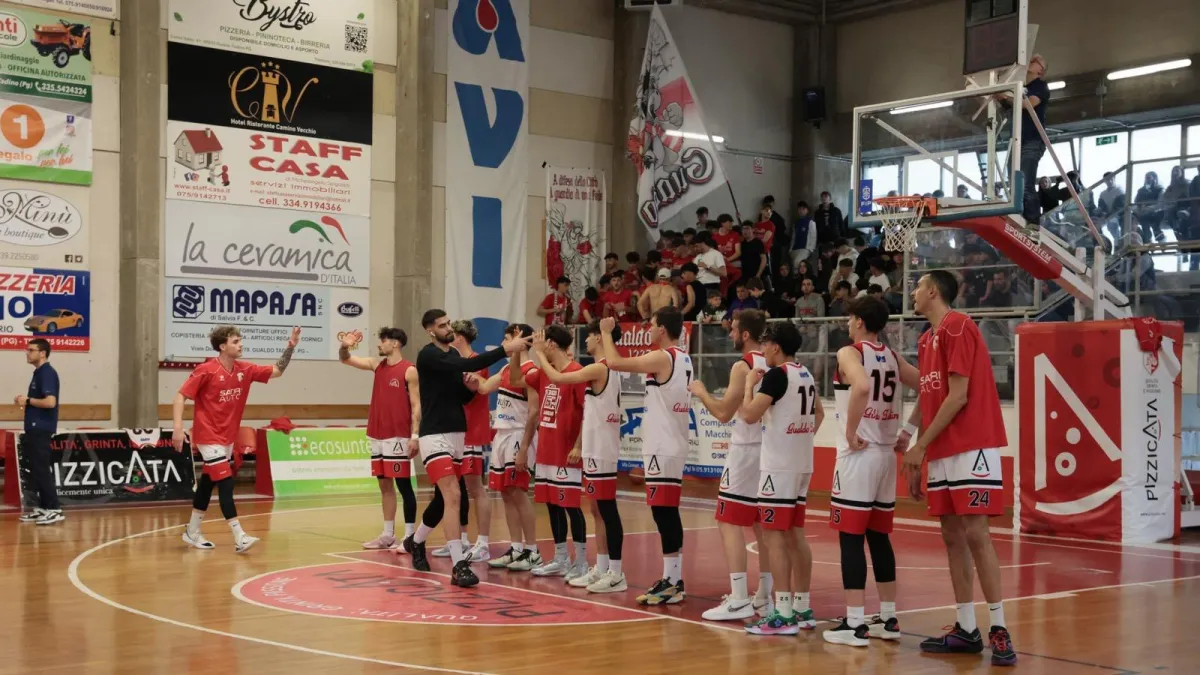 Basket Gualdo, la B2 comincia da Jesi. Mercato, tre giovani interessanti per coach Paleco
