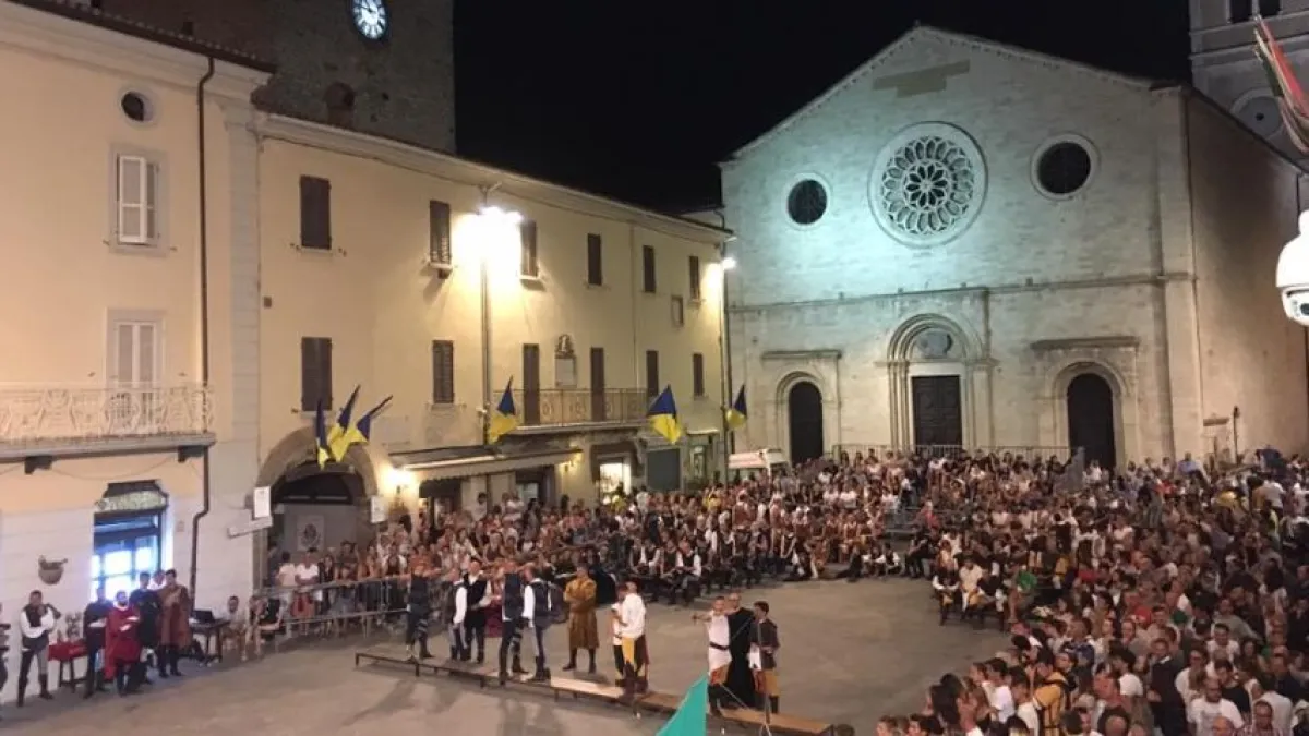 Torneo Andrea Cardinali 2025: Gualdo Tadino celebra tradizione, memoria e sport con arcieri e fiondatori