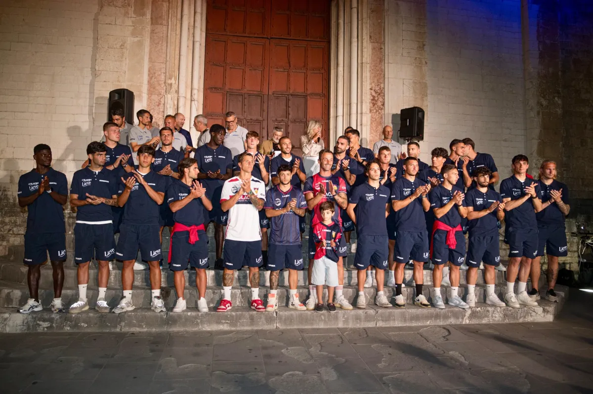 Il Gubbio si è presentato in Piazza San Giovanni. Notari: "Un paio di acquisti per alzare il livello"