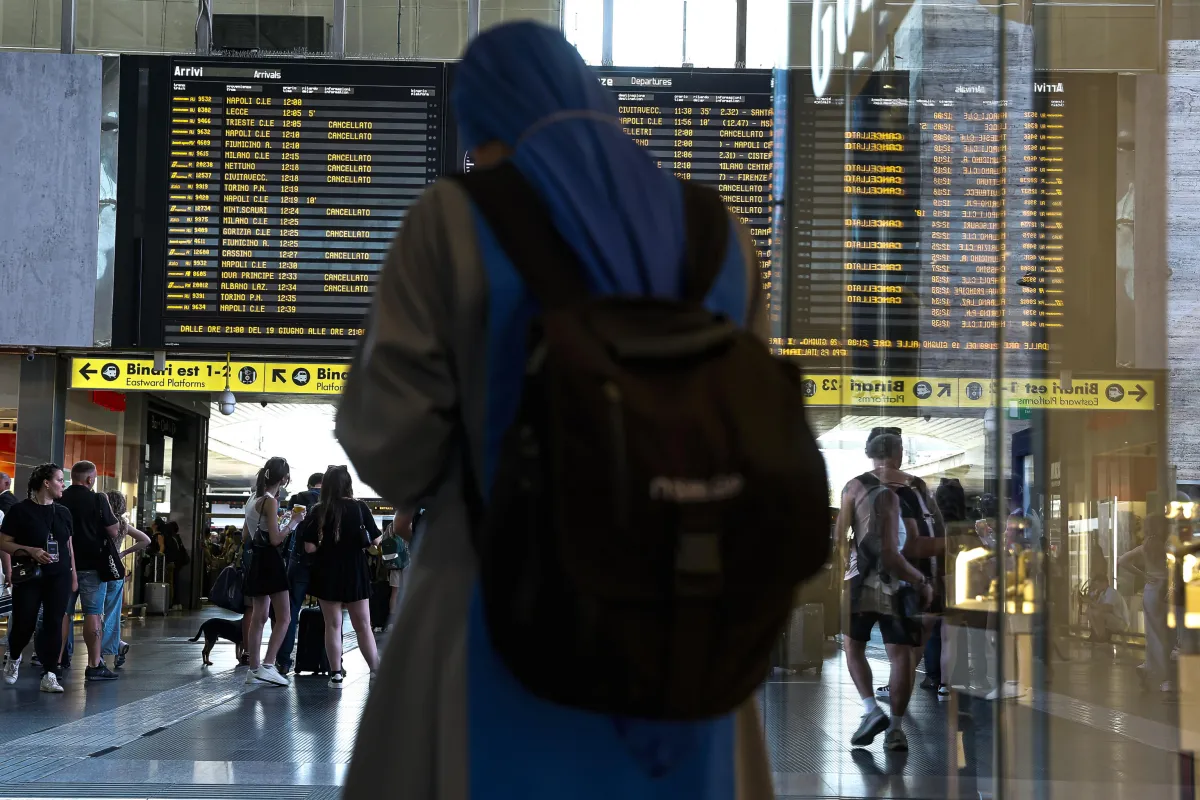 Estate nera per i treni umbri: bus affollati e viaggi infiniti