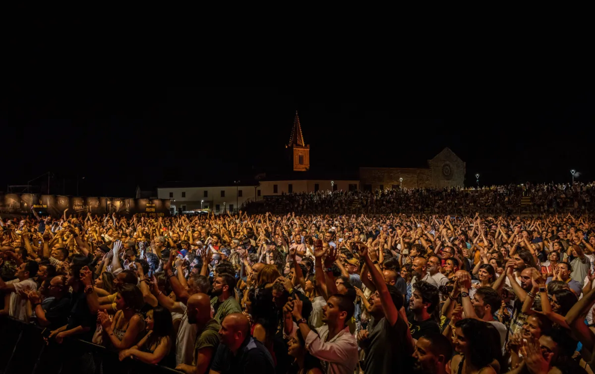 Luoghi di musica e spettacolo in Umbria: le arene, i teatri e gli stadi dove la passione per i concerti si incontra con la bellezza dei paesaggi e dei borghi