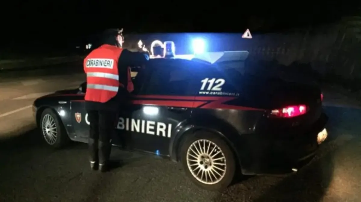 Terni, "turista" dello spaccio rischia frontale con l'auto dell'Arma: arrestato con la droga