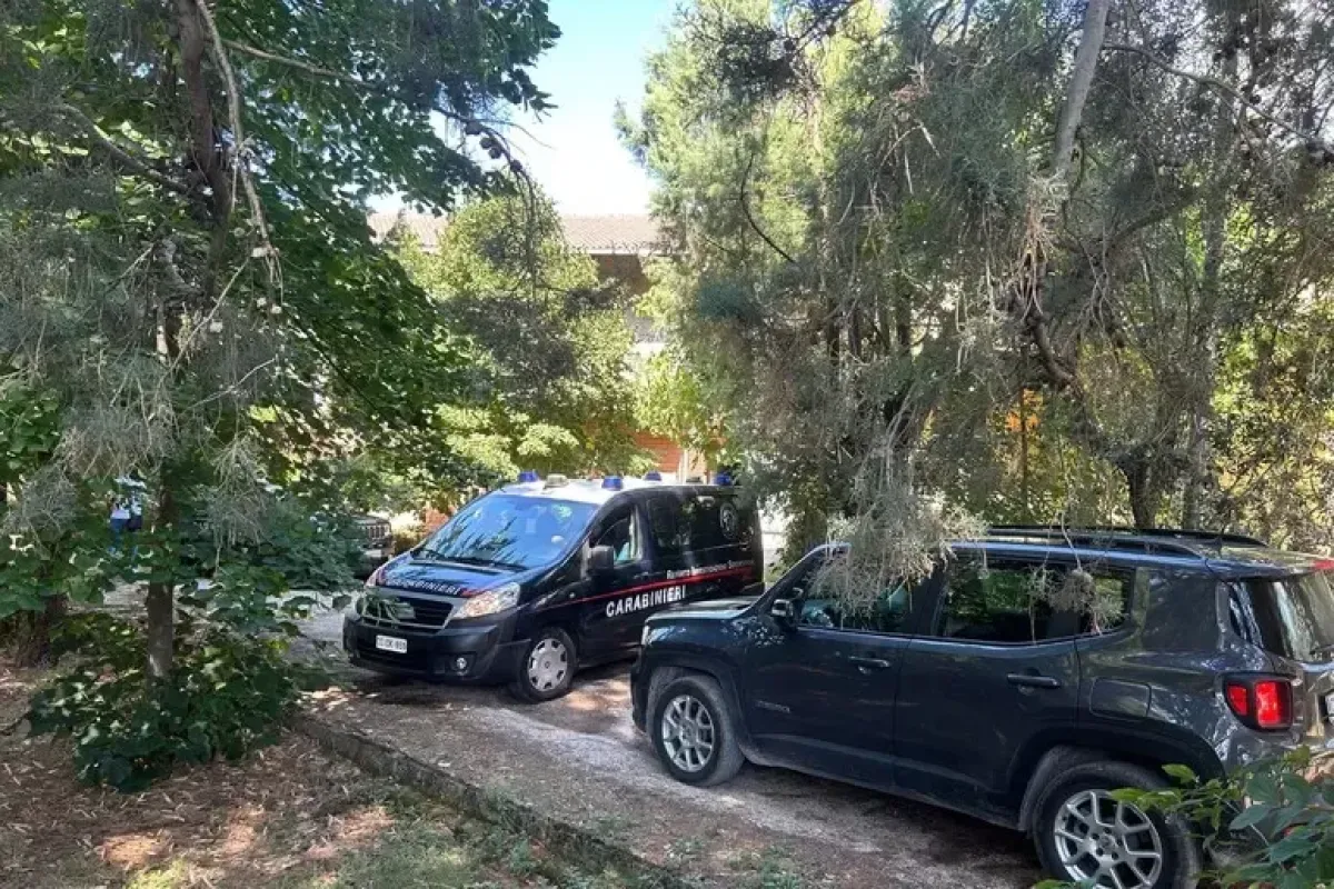 Terni, ex finanziere trovato morto in garage: si indaga per omicidio, i RIS nella casa di Prisciano