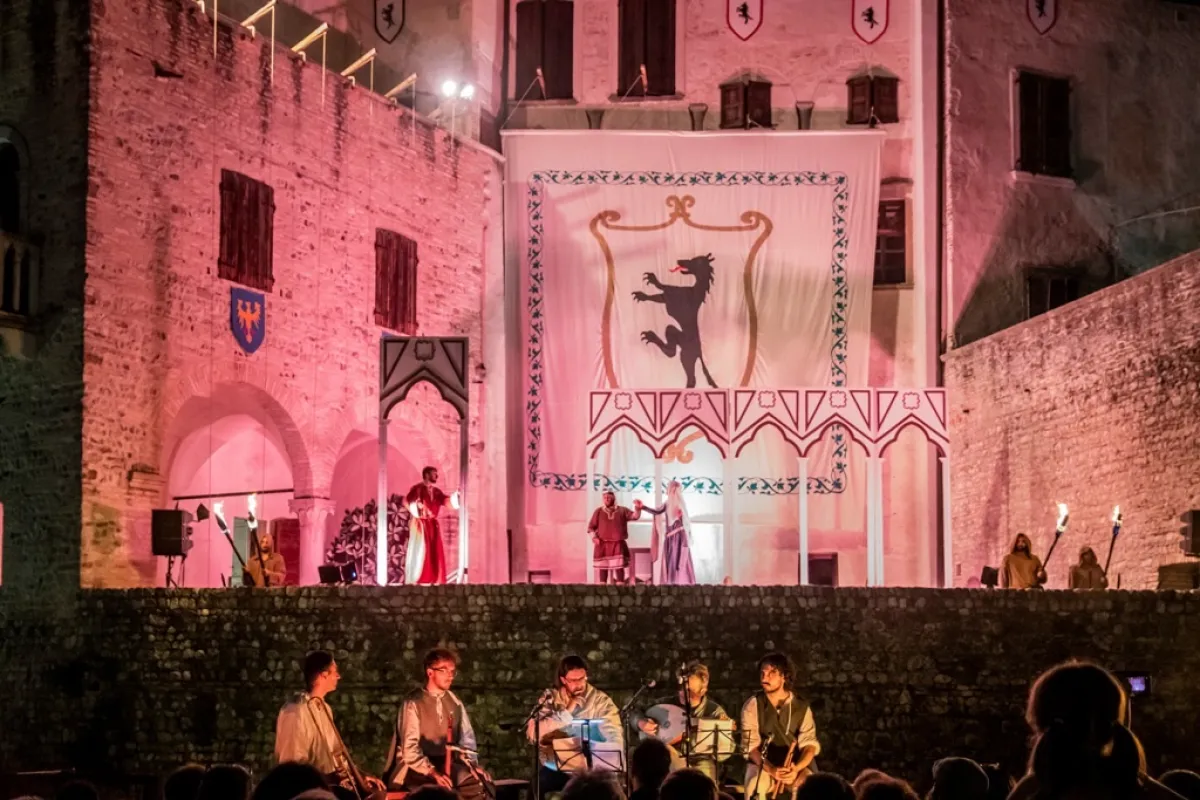 Medioevo a Valvasone: un attore umbro alla guida di uno dei festival medievali più amati d’Italia