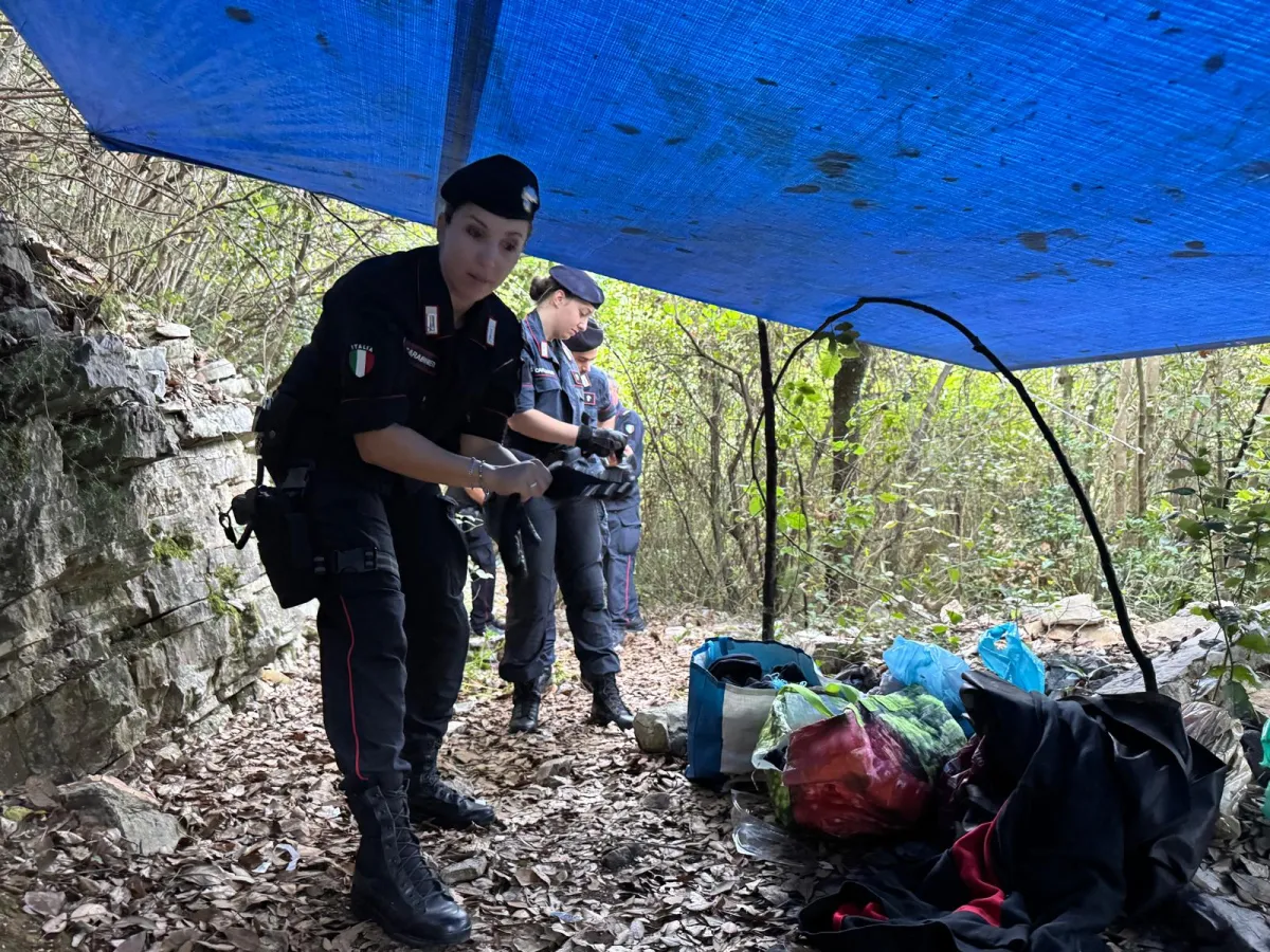 Narni, Carabinieri salvano una giovane nel Nera alle Mole. Blitz a Piediluco: smantellati bivacchi nei boschi