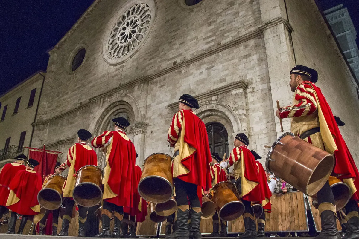 Settembre in Umbria tra pali, giochi e giostre: alla scoperta delle rievocazioni storiche che riportano in vita antiche tradizioni