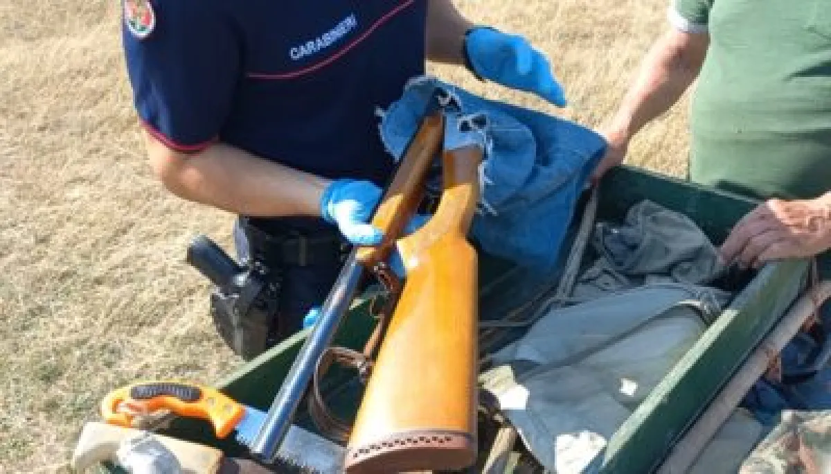 Gubbio e Fossato di Vico, due episodi di cronaca: cacciatore di frodo arrestato nel Parco del Monte Cucco e giovane che si spoglia in pubblico