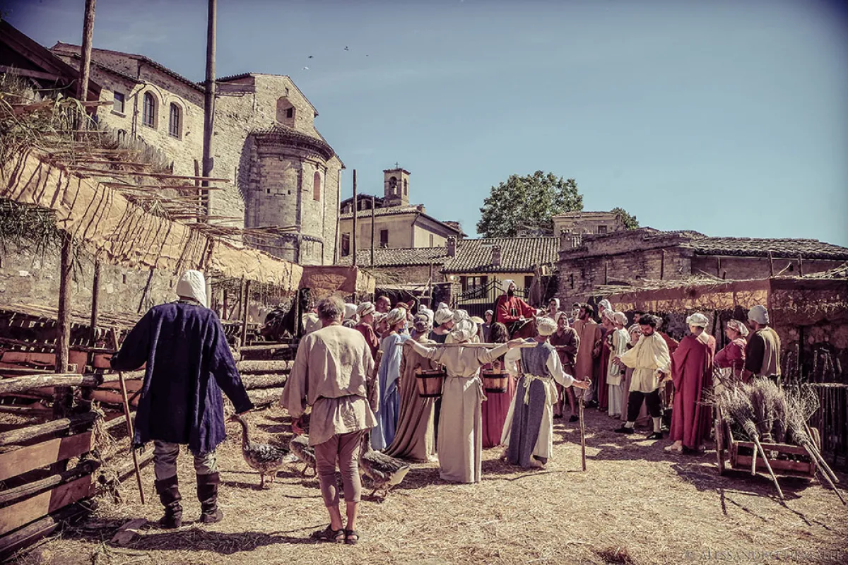 I mercati storici e tipici dell'Umbria come teatro di storia e cultura: un viaggio tra sapori, profumi e antichi mestieri da vivere durante tutto l'anno