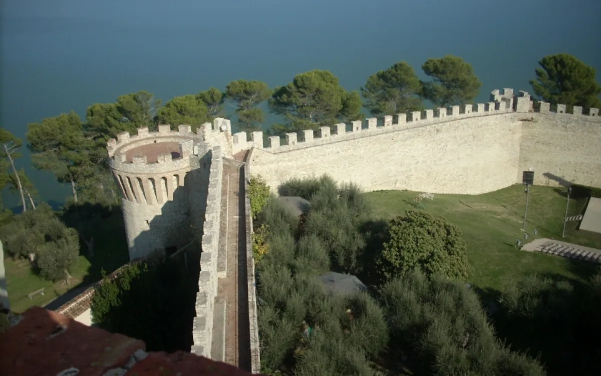 Dalle antiche rocche medievali ai complessi fortificati rinascimentali: alla scoperta delle strutture difensive dell'Umbria e dei loro suggestivi paesaggi