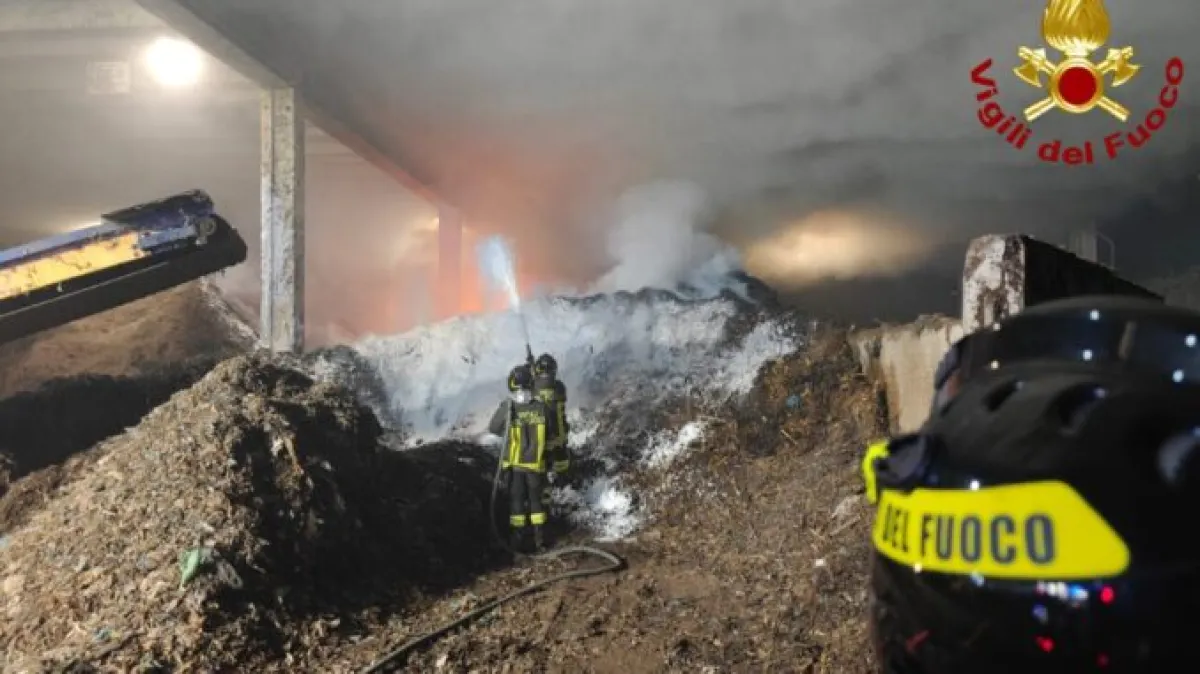 Narni, incendio alla Green Asm di Nera Montoro: biodigestore avvolto dalle fiamme